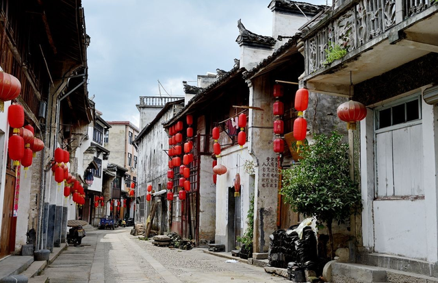 古镇|浙江有一个人造古镇，风景不输乌镇，却因环境问题遭摘牌处理