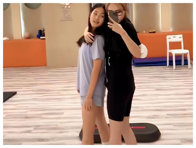 王诗龄|王诗龄英国一年学费34万,比在国内省钱,“99%升学率”的确厉害