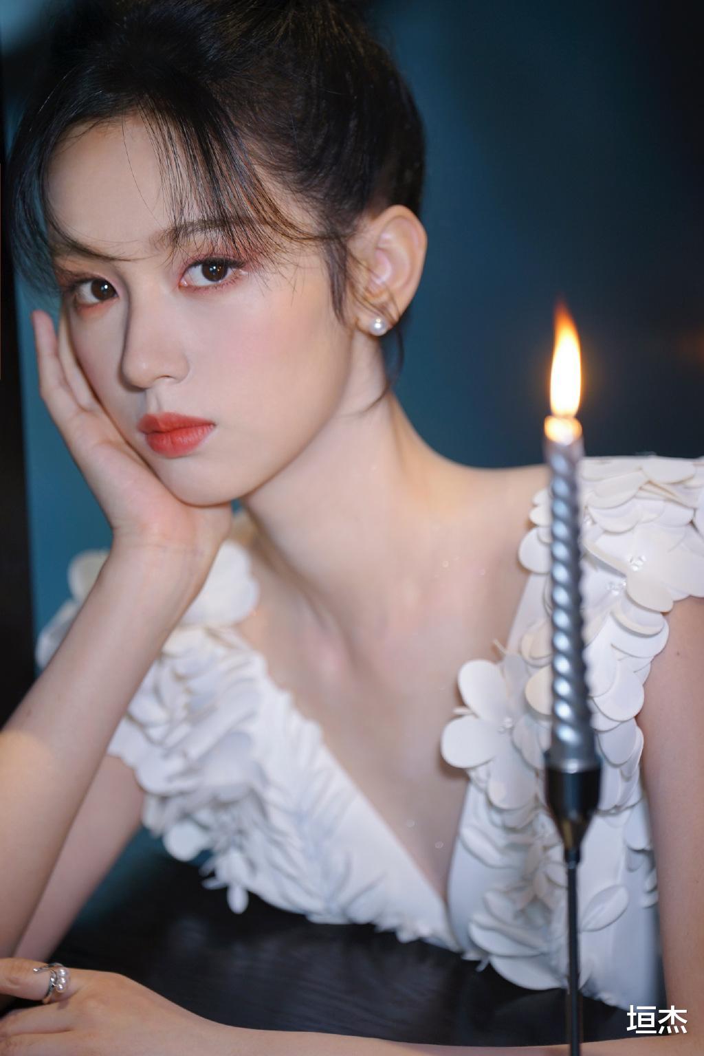 郁可唯|又是红毯!蒋勤勤作风大改,郁可唯脚指甲是败笔,倪妮艳压群芳