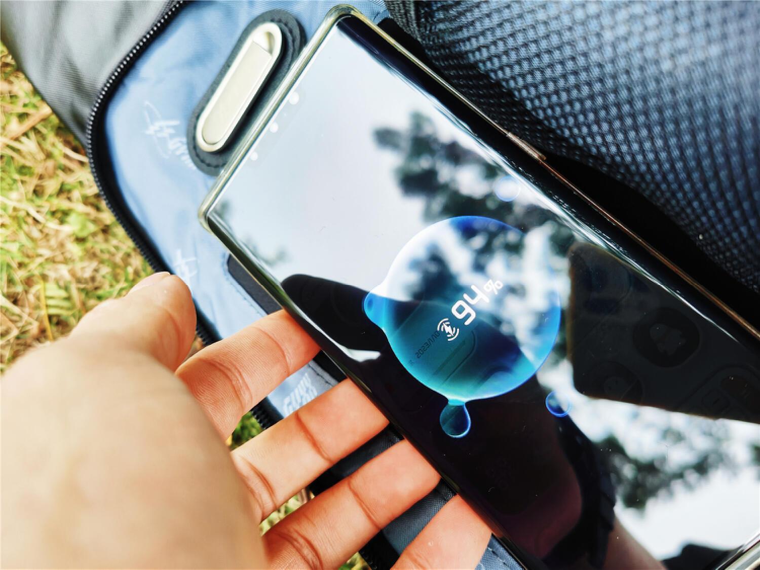 |光影行星极地冰冠体验：通勤背包新趋势！磁吸充电移动存储大收纳