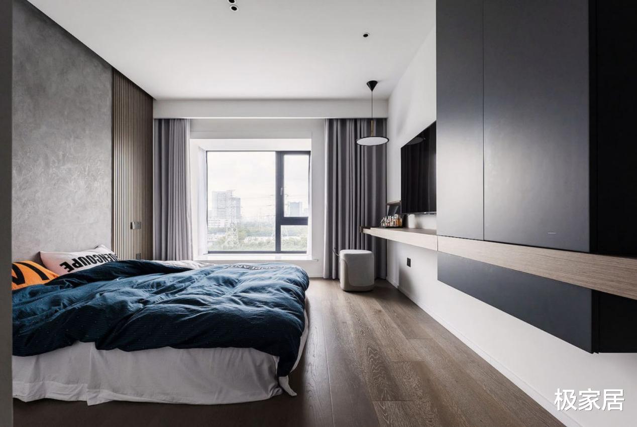 极简风也能被填满各种元素,打造手办的家,还有猫咪的爱巢