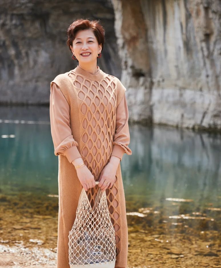 穿衣搭配|女人上了年纪后，4个在外人看来很“作”的细节，才是减龄的关键