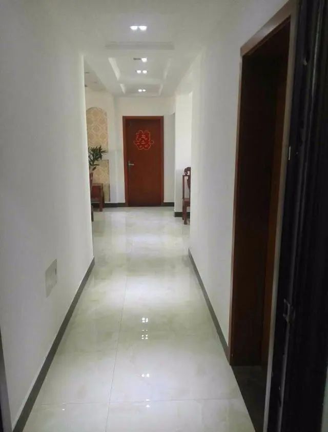 我们买房公婆装修买家具,听说花了20万,可一看沙发简直笑哭