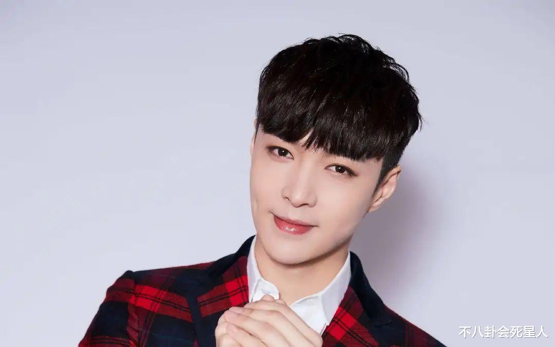 生图|精修是神颜,生图满脸痘,痘坑、黑眼圈、长斑,明星没那么美