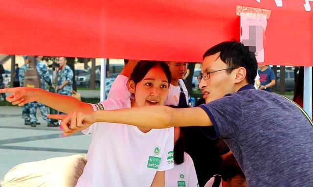 hr|985优秀毕业生应聘时被HR嫌弃了,网友:现如今找工作太难了