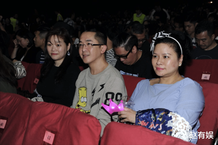 邓兆尊|“现代版韦小宝”邓兆尊：继承母亲上亿财产，养3位女友不婚不育