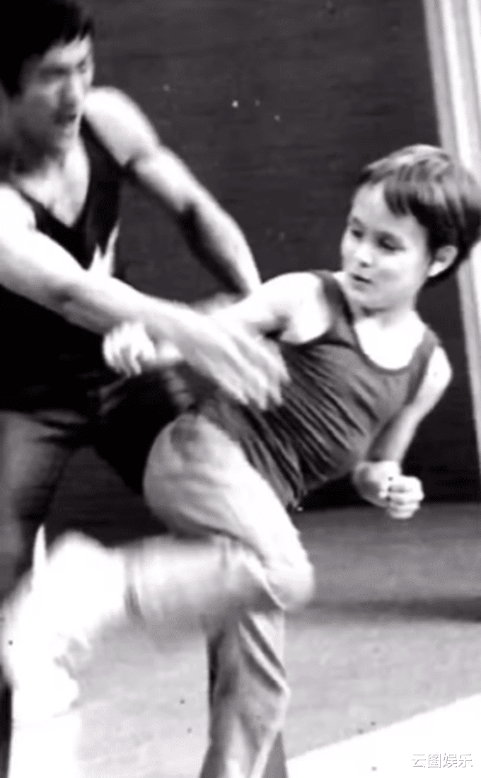 李小龙|李小龙儿子58岁冥诞！李香凝晒旧照悼念，哥哥和父亲均英年早逝