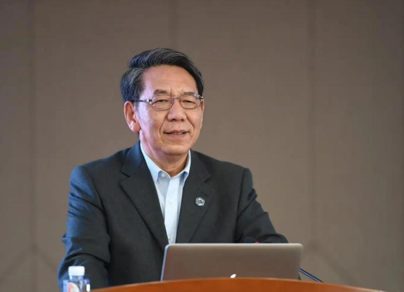 中国攻克技术难关,有望在未来10年实现登月,可以把两人送上月球