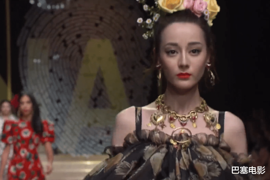 陈志朋|有一种做作叫明星走秀，千奇百怪、扭捏好笑，蔡少芬陈志朋在干嘛