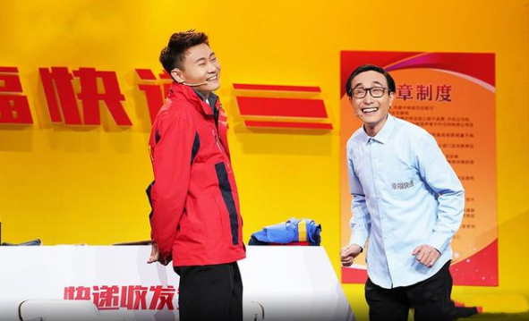 巩汉林|巩汉林带儿子春晚小品彩排被拍！身形清瘦一头黑发，现场互侃搞笑