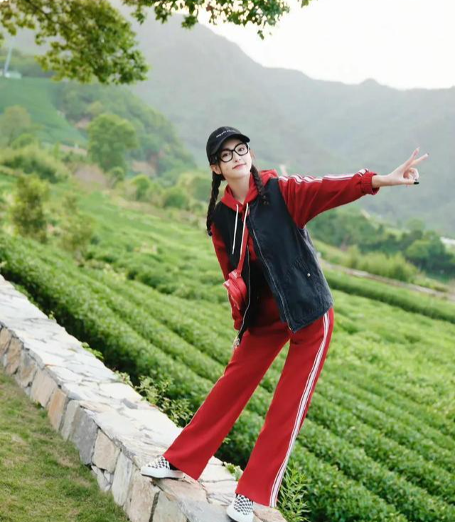 罗晋|罗晋为护唐嫣发飙删新剧宣传动态 被粉丝嘲恋爱脑