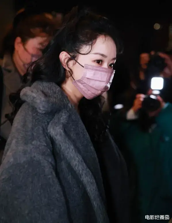 春晚|春晚四次联排：赵丽颖一笑迷人，张小斐美目顾盼，朱一龙走路生风