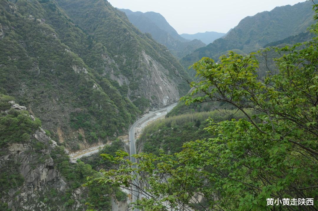 秦岭|秦岭商於古道上的小镇，一路风光旖旎如画，2元美食让人惊艳