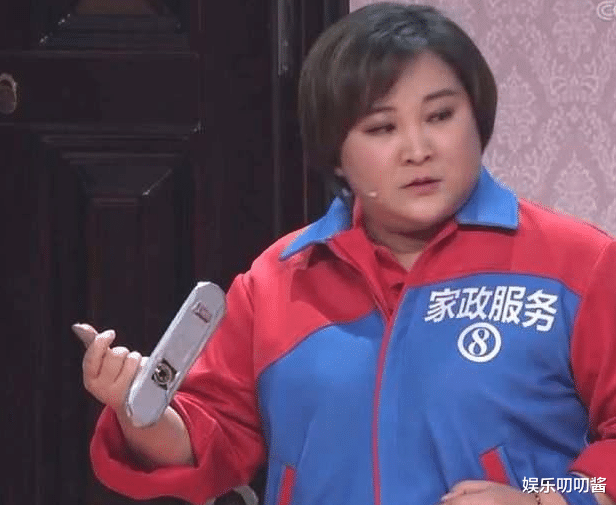 颖儿|40岁贾玲再次春晚彩排，绿衣抢眼像韩红，网友：不是大妈遛弯？