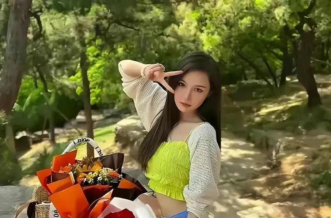 汪小菲|笑喷！张颖颖汪小菲晒合照秀恩爱，张兰称女方是臭虫，要把她弹走