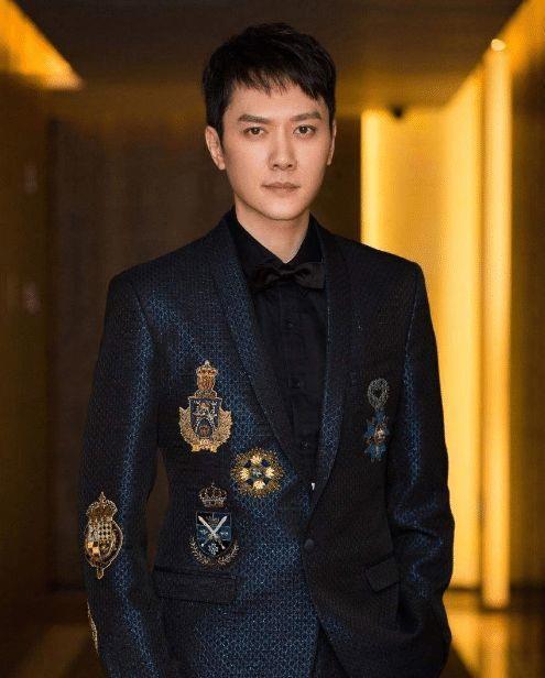 冯绍峰|网友爆出冯绍峰和倪妮、赵丽颖的合照，纷纷评论到底和谁是真爱