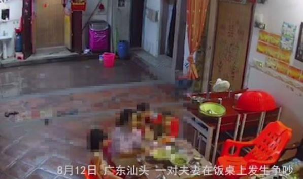 夫妻吵架后,丈夫把热水壶砸向母子四人,现场一片惨叫