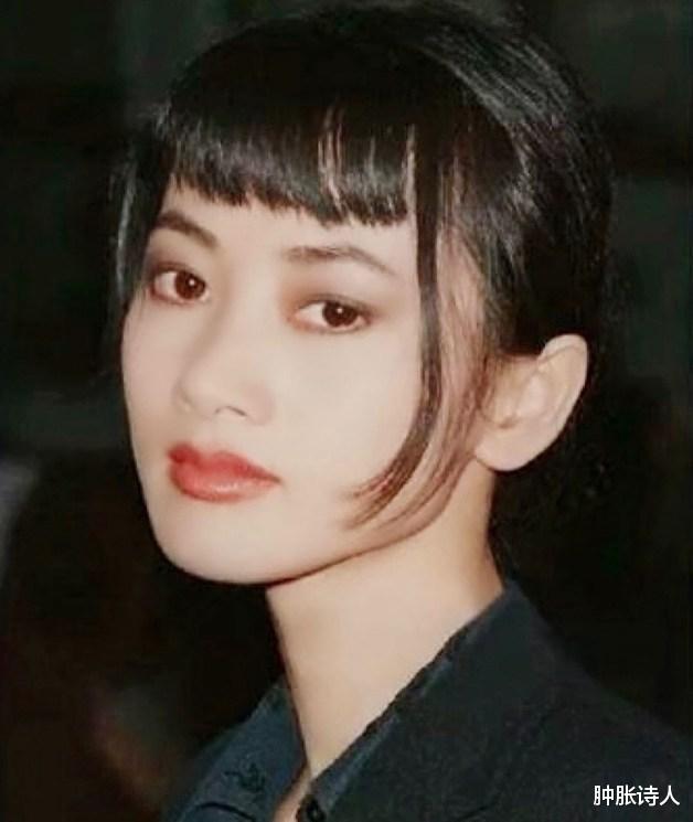 白灵|白灵晒清纯旧照,自夸纯洁无瑕,网友惊呼认不出