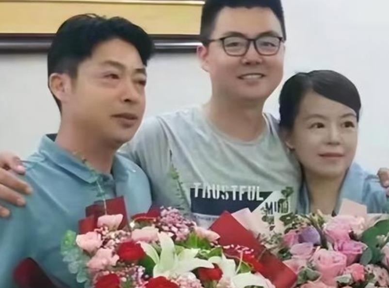 奇奇|田静晒女儿悦悦美照，称女儿健康快乐就好，悦悦颜值酷似奶奶