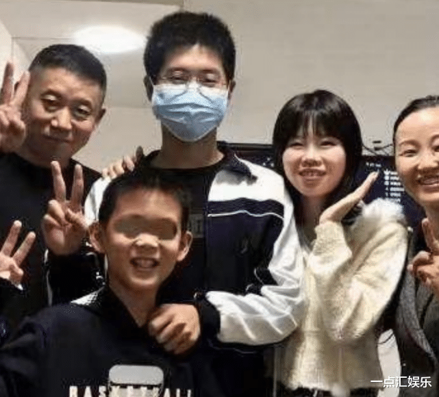 蹦极|孙卓蹦极纵身一跃,孙卓担心哥哥到哭,弟弟很依赖哥哥