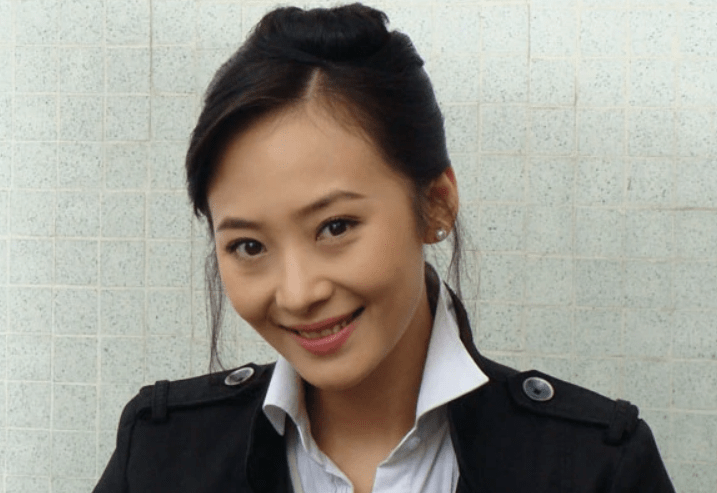 没想到,2023一开年黄海波妻子曲栅栅会以这样的形式,打出一副王炸
