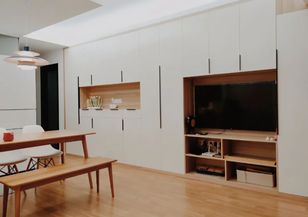 42㎡小户型公寓变两房,满墙储物柜,开放式厨房,实用还不拥挤