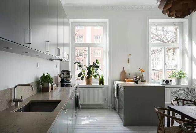 瑞典男主家:不同空间不同色,简约大气设计感强,可当装修范本了