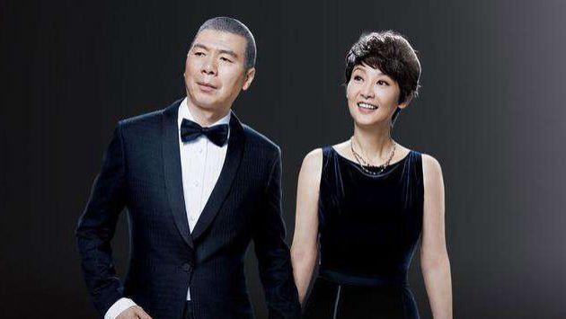 石家庄|冯小刚“移民”扑朔迷离，辟谣后被媒体证实，到底是跑路还是陪读