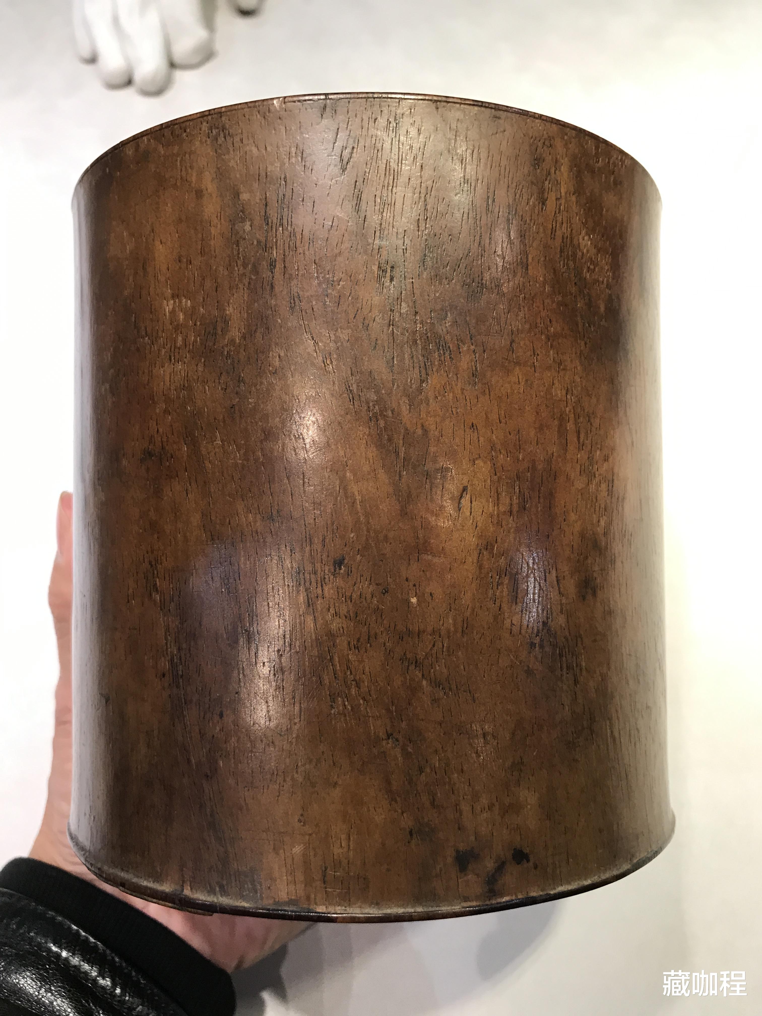 |直径十四、口底弦纹，黄花梨笔筒估价三五万元