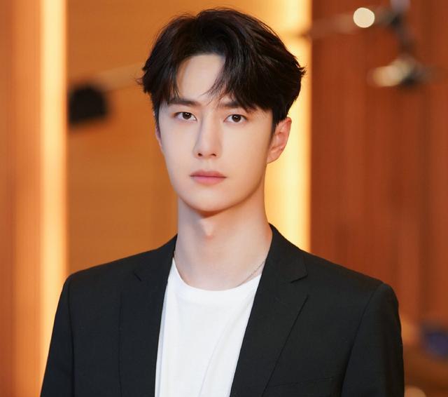 王一博|王一博出席香奈儿晚宴，众人期盼香啵啵，结果等了一片寂寞