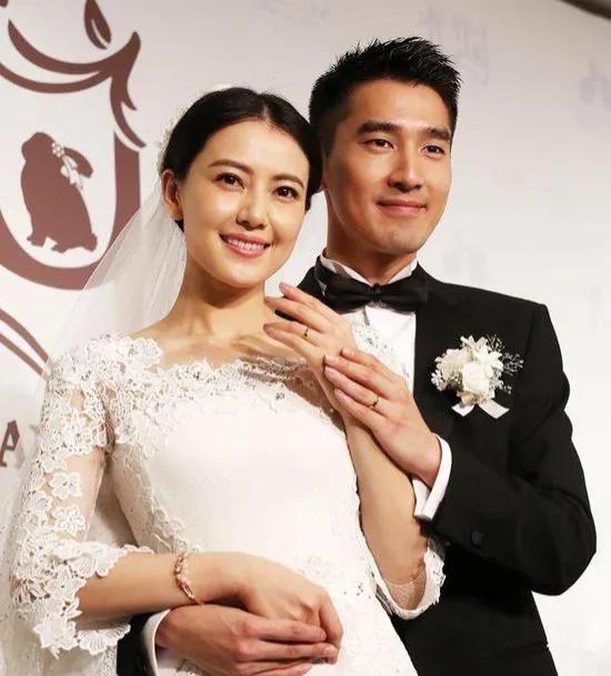 除夕夜|继大S之后,除夕夜5位两岸明星儿媳集体回婆家过年,态度大转变