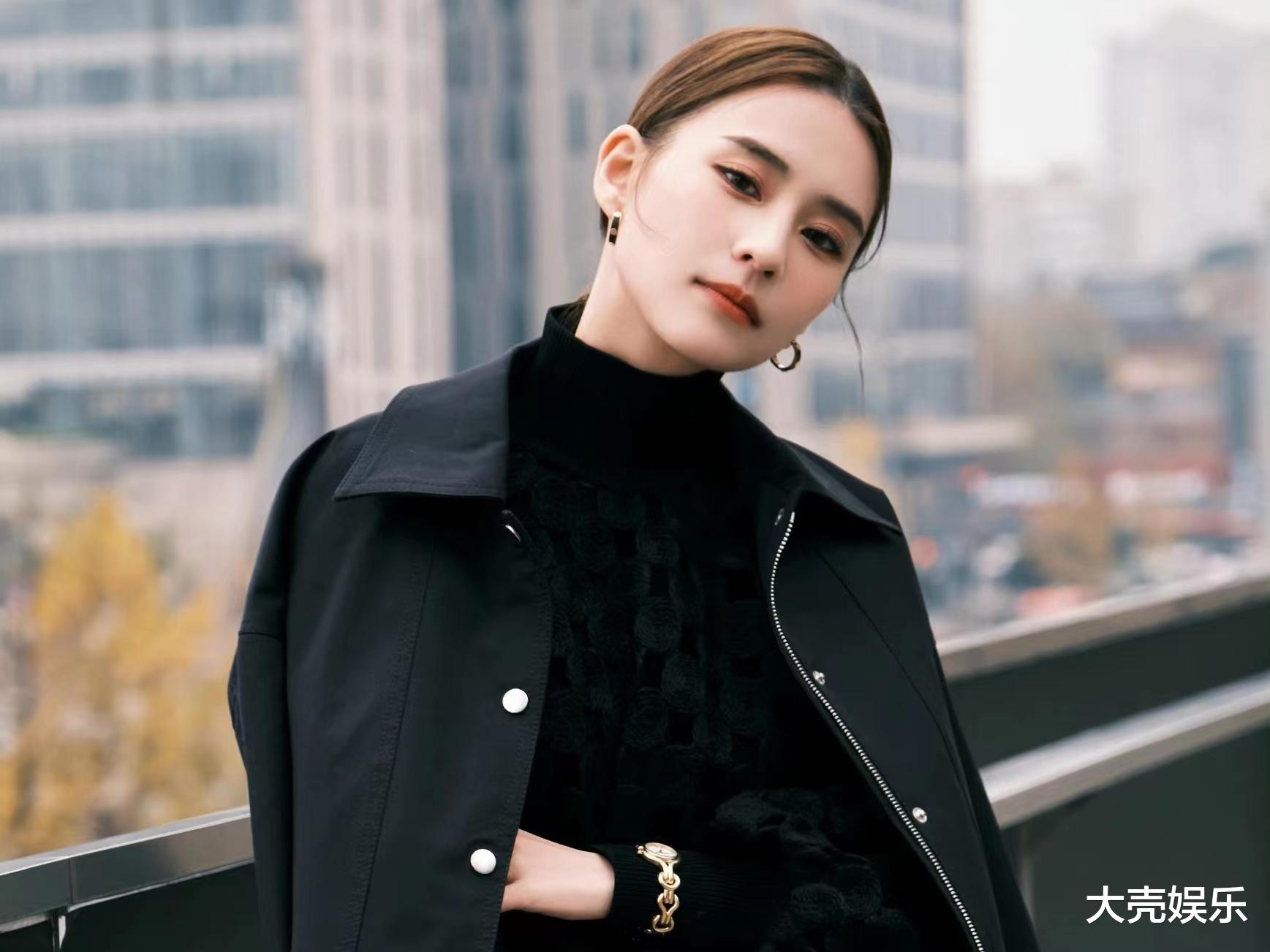 窦骁|窦骁的评论区炸锅了：何超莲高调宣示主权，赵樱子主动倒贴引群嘲