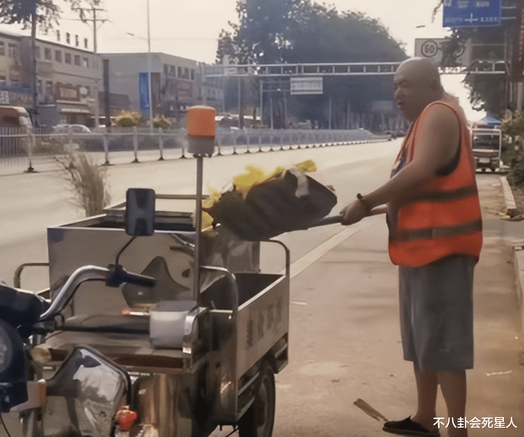 庞麦郎|内地明星过气比港星落魄!当环卫工、开出租、患精神病,一地心酸