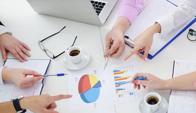 张涛|领导生日员工请吃饭,我主动给领导送礼,3日后看到那一幕傻了眼