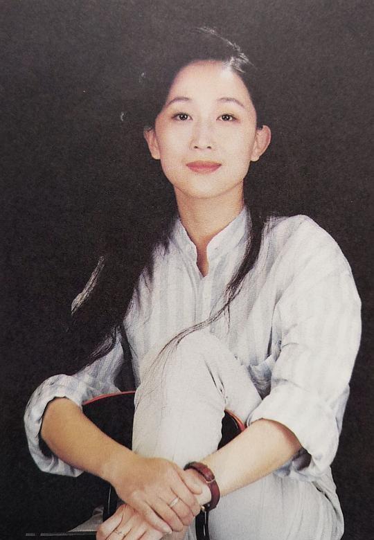 陈瑾|陈瑾:与哥哥一辈子不婚不育,却被传介入男演员婚姻,珠宝论筐数