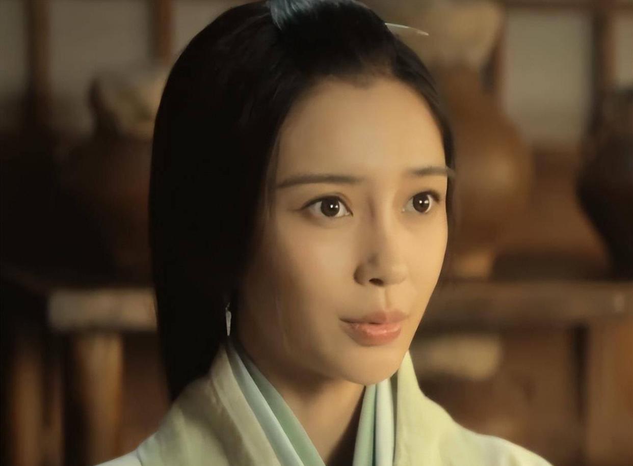 Angelababy|杨颖的资源咖位大降级,《暮色心约》中被排在二番,热度难回巅峰