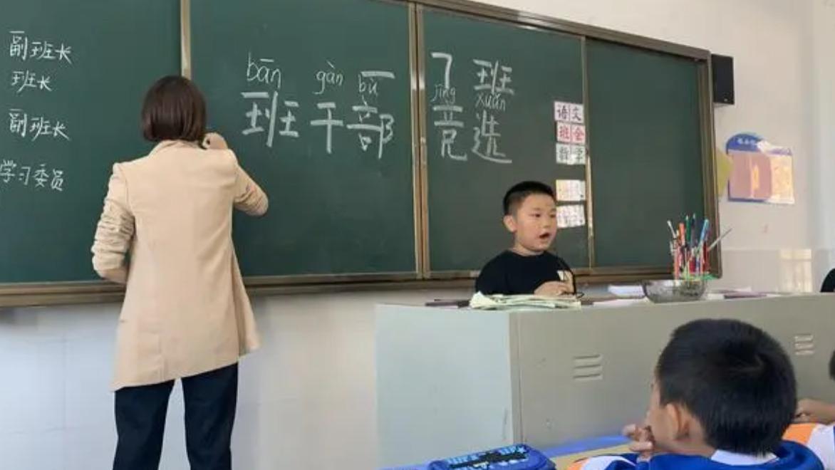 |资深老师不顾同学的反对，让倒数第一的孩子当班长，效果很惊人