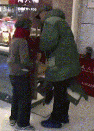 结婚时请了3个伴娘,发现这婚可能结早了...总要给别人留点机会啊