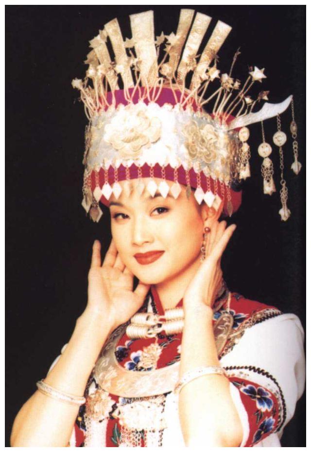 宋祖英:和丈夫分居8年,39岁做妈妈,帮母亲找老伴照顾聋哑弟弟