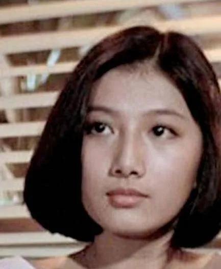 从小被父亲侵犯,婚后遭丈夫家暴,“最美赵敏”的结局让人痛心