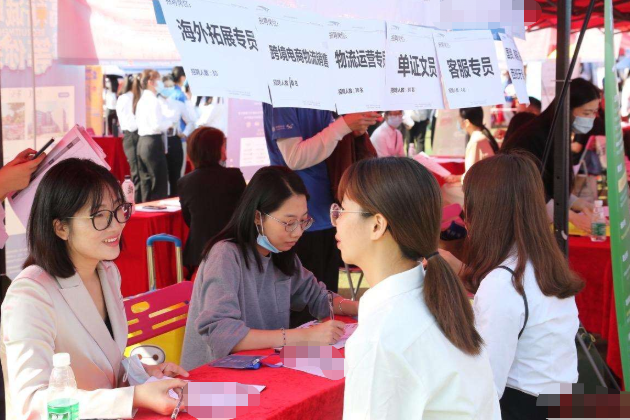 国企|大学生因“名字”特殊，求职国企单位被拒，网友直言不冤枉