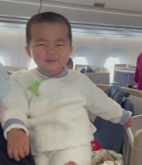 赵本山|赵本山事件大结局！娇娇带着孩子搬出豪宅，行李装了两个集装箱