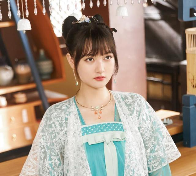 董思怡|董思怡：增肥15斤演《二十不惑》，瘦下来秒变甜妹，还成古偶女主