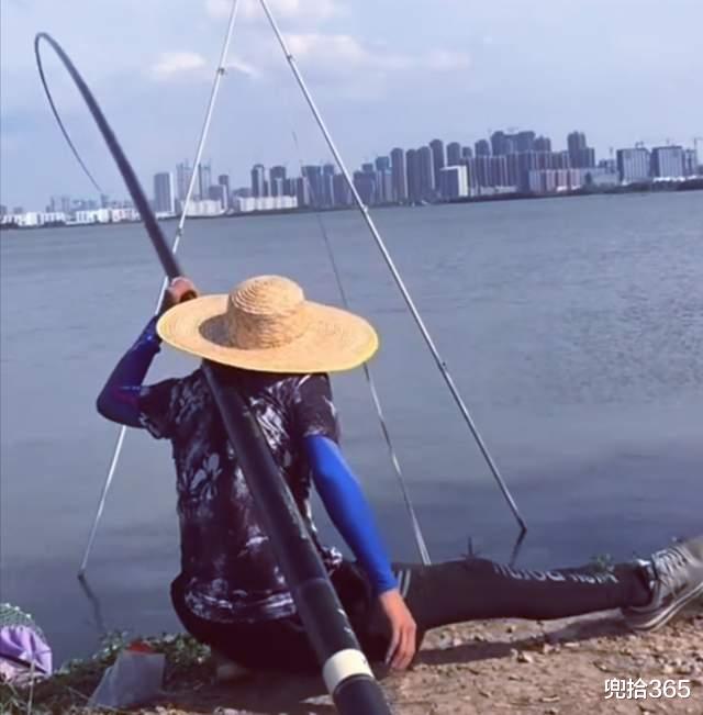 带鱼|钓鱼界的天花板!男子直接扛来38米的大炮,姿势没有四五年学不会