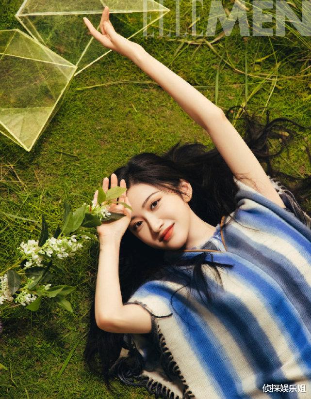 景甜|景甜代言风波后首登封面,身着潮装演绎百变魅力,状态未受影响