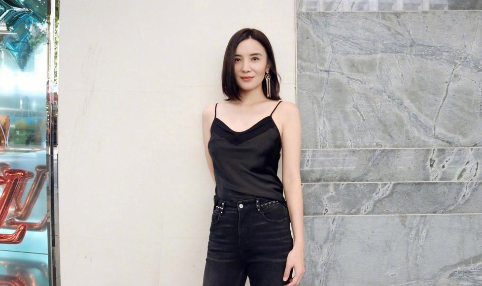 海清|海清曾在墙角抽烟，黄磊怒吼：不想上学回家去！海清：关你屁事