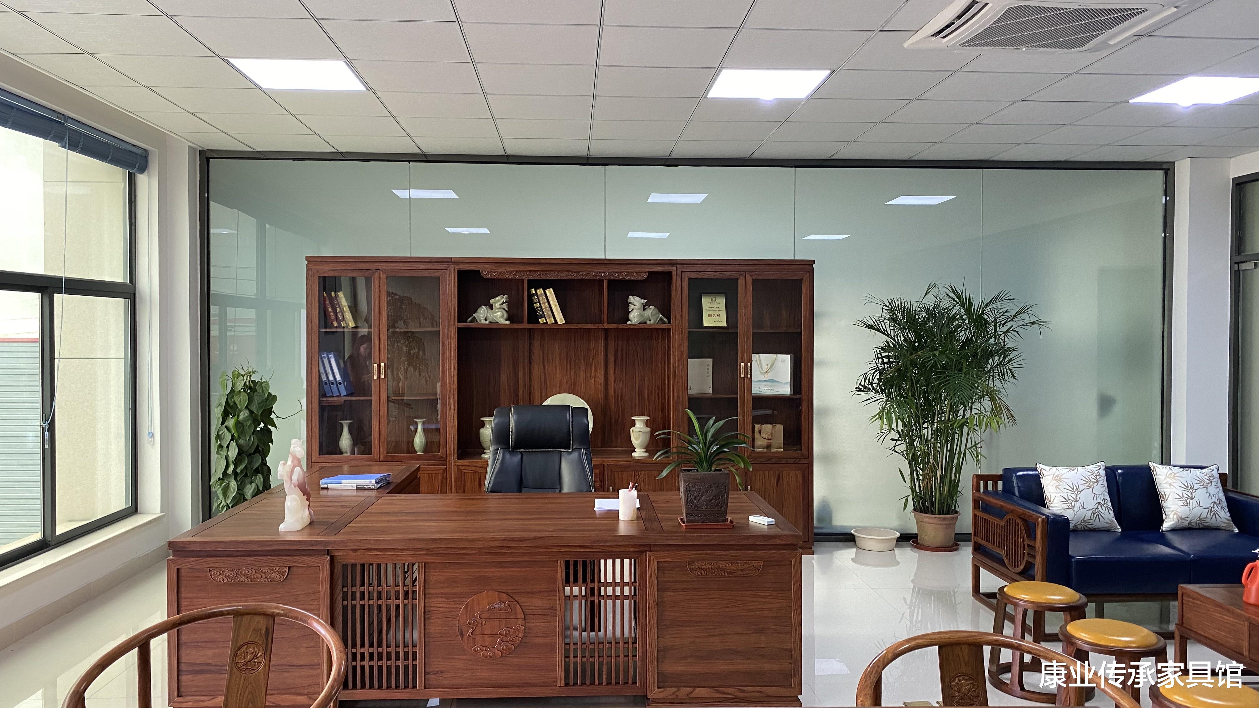 职场故事|56㎡新中式办公室案例，沉浸式的视觉感官体验！