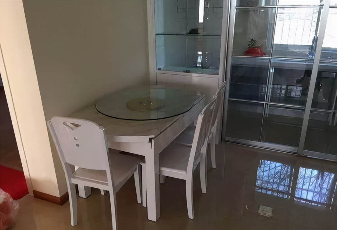 128平新房硬装12万,这装修太奇葩,你们见过这么装马桶的吗?