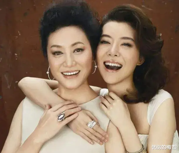 王丽云|一级演员王丽云，直播带货：“2000块的火箭都不给我刷，你们真抠门啊！”