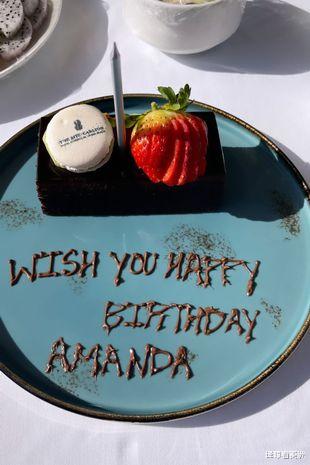 欧美明星|阿曼达·霍尔登浪漫庆生，50岁依旧风采动人，秘诀就是做自己